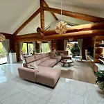 Matthe Lomnica Chalet *